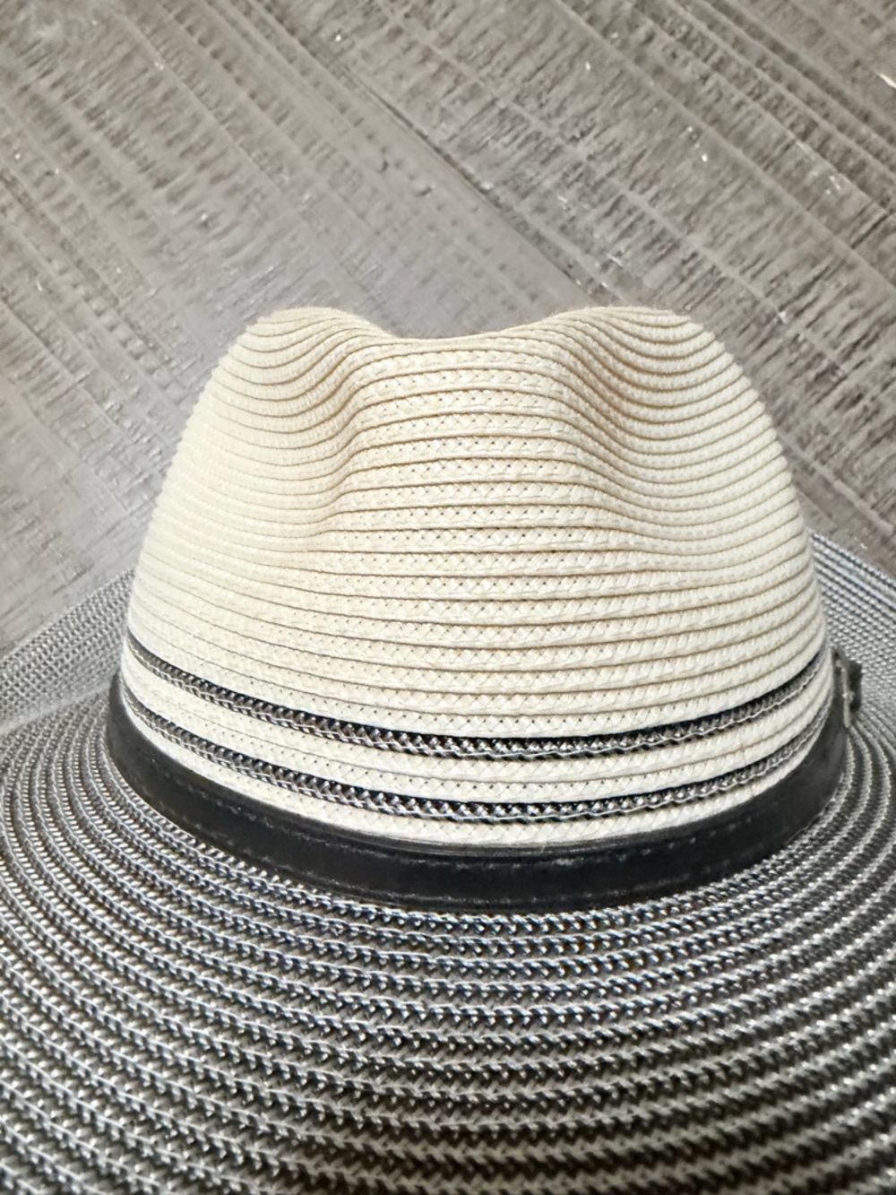 Wallaroo Two-Tone Packable Sun Hat in Cream & Light Gray - Picture 4 of 7